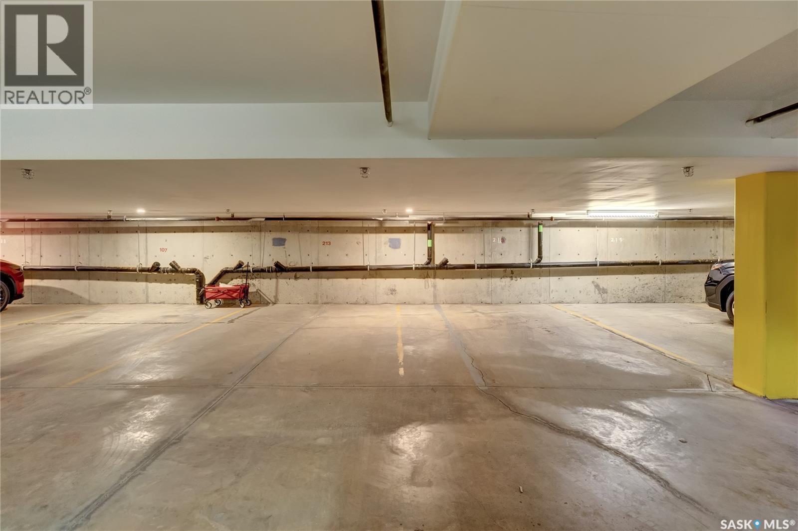 213 4721 Mctavish Street, Regina, SK - Indoor Photo Showing Garage