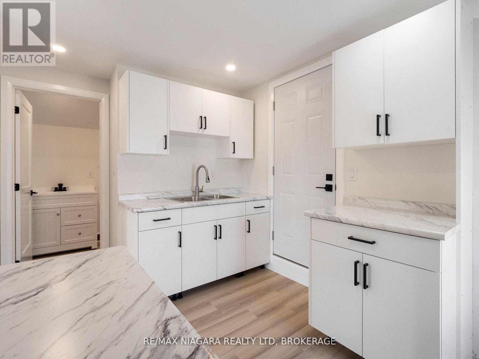 Unit #2 - 132 Waterloo Street, Fort Erie (Central), ON - Indoor Photo Showing Kitchen With Double Sink