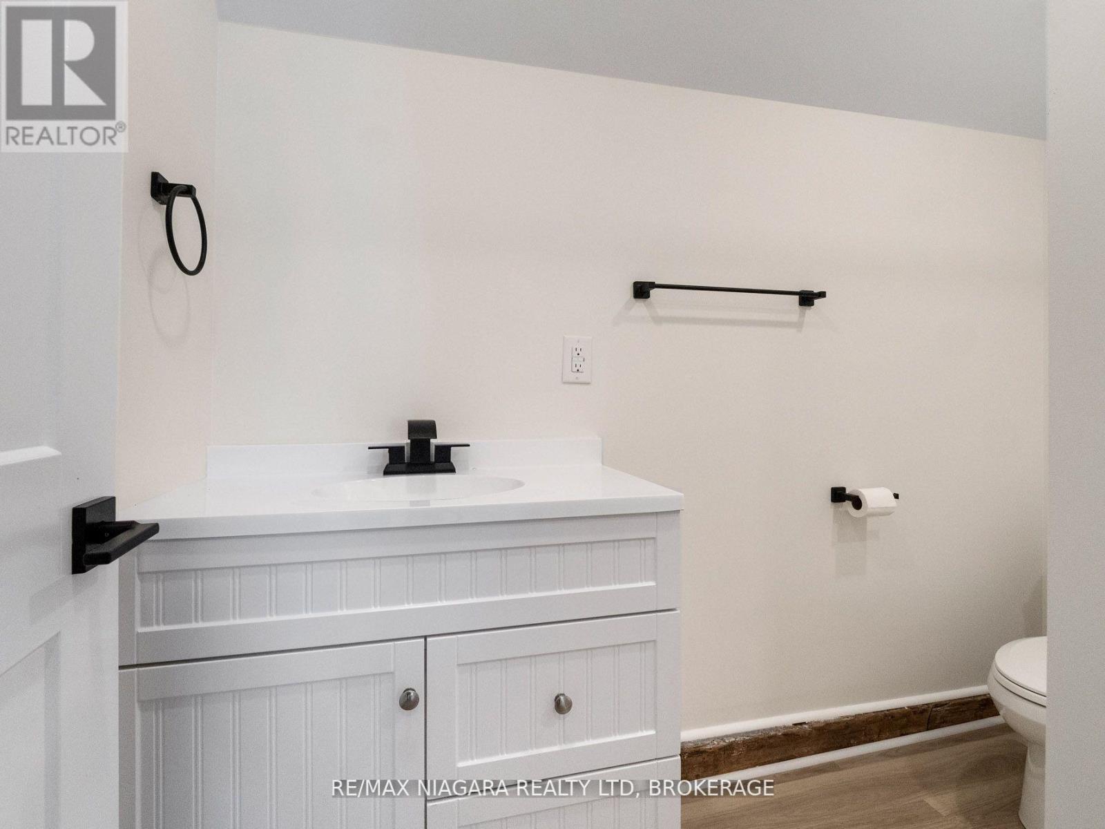 Unit #2 - 132 Waterloo Street, Fort Erie (Central), ON - Indoor Photo Showing Bathroom