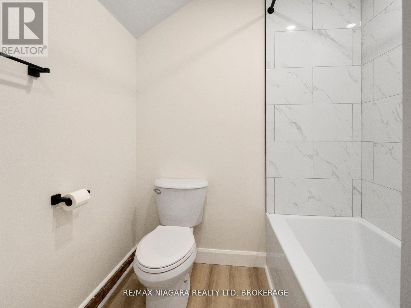 Unit #2 - 132 Waterloo Street, Fort Erie (Central), ON - Indoor Photo Showing Bathroom