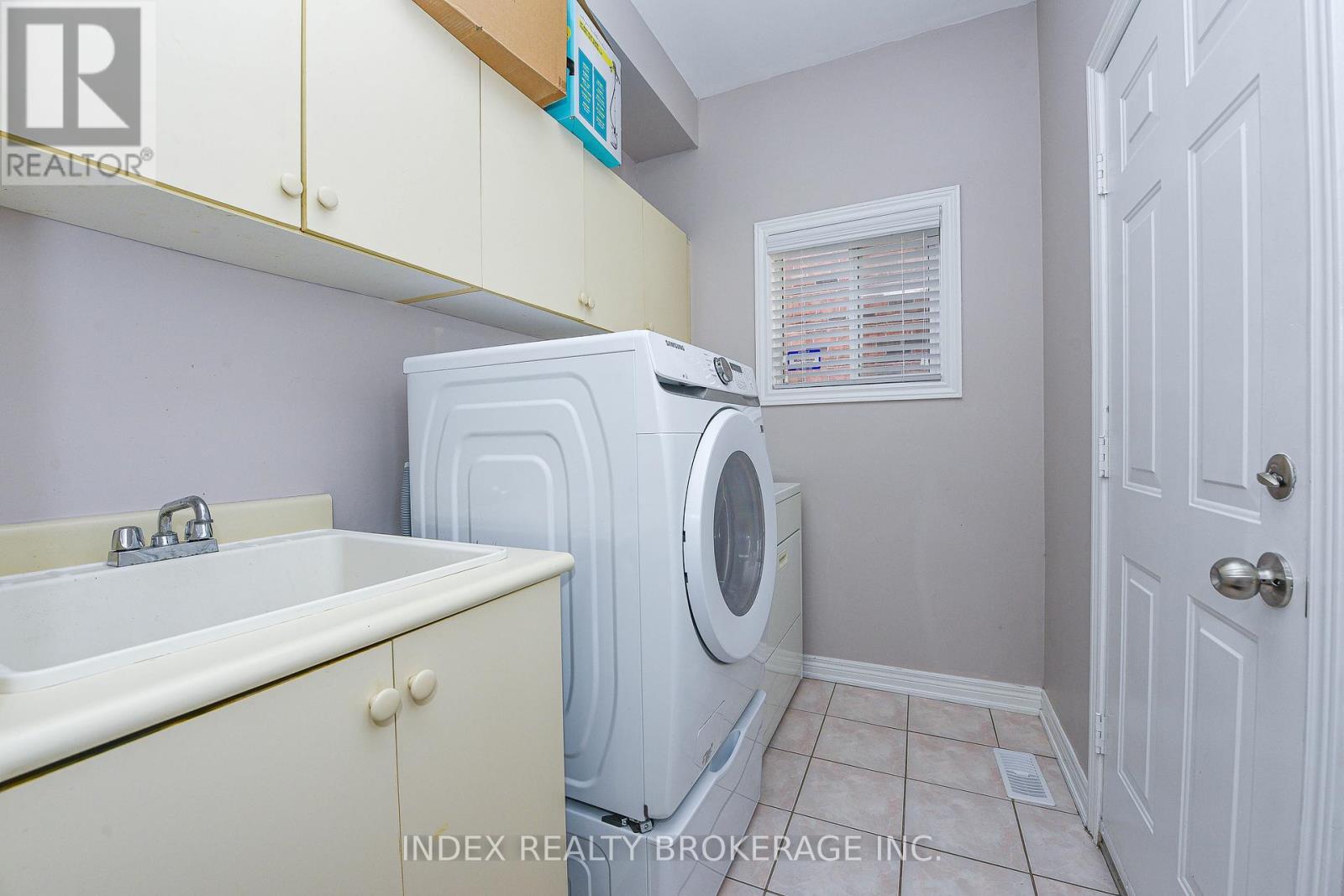 10 Leopard Gate, Brampton, ON - Indoor Photo Showing Laundry Room
