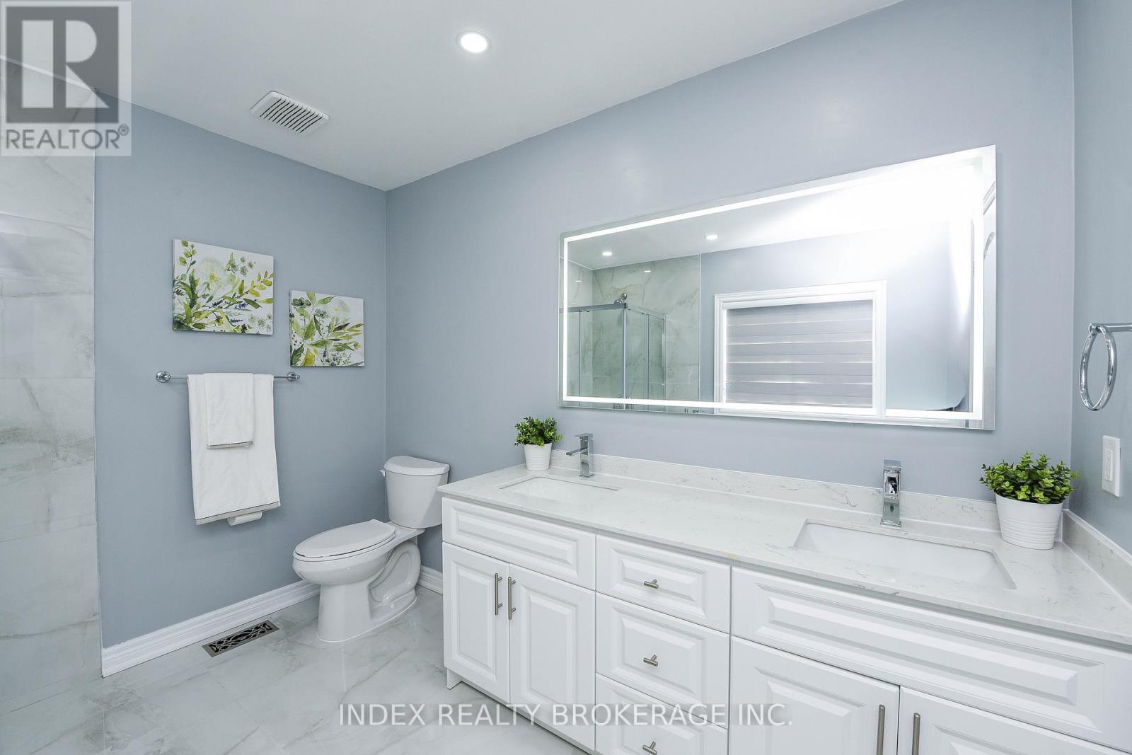 10 Leopard Gate, Brampton, ON - Indoor Photo Showing Bathroom