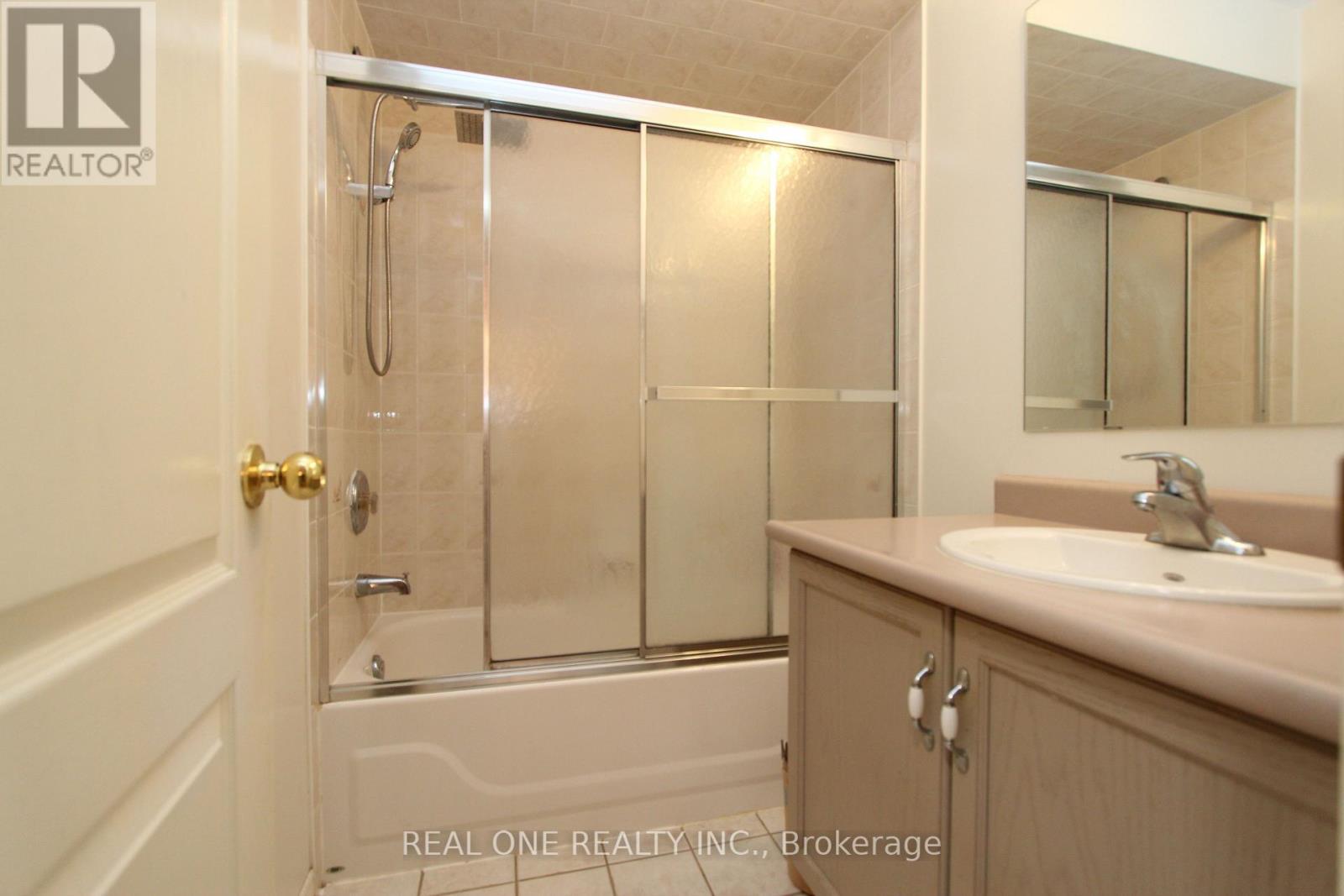 51 Forest Run Boulevard, Vaughan, ON - Indoor Photo Showing Bathroom