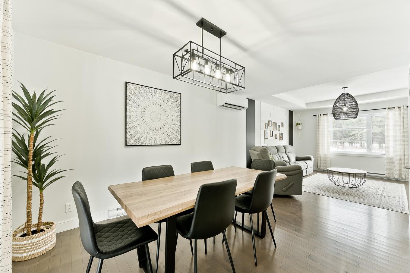 Dining room - 15 Ch. Armand-Martineau, Saint-Herménégilde, QC - Indoor Photo Showing Dining Room