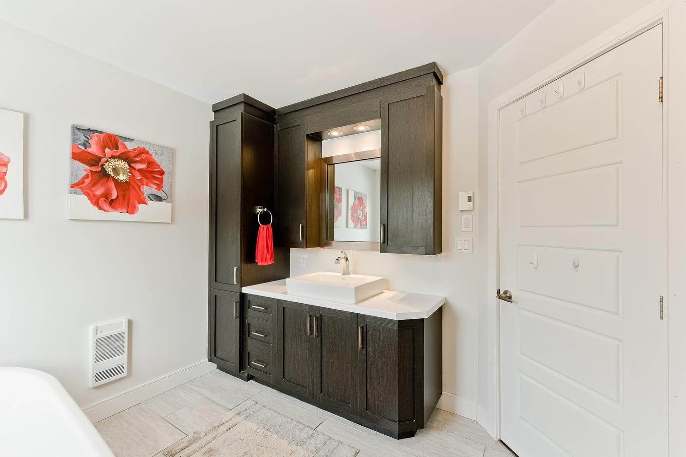 Bathroom - 15 Ch. Armand-Martineau, Saint-Herménégilde, QC - Indoor Photo Showing Bathroom