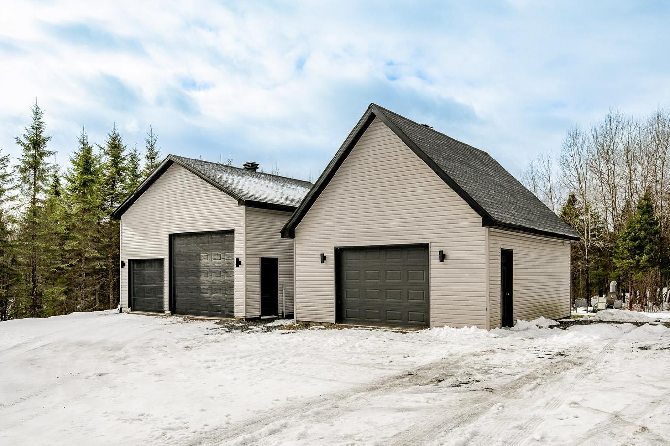 Garage - 15 Ch. Armand-Martineau, Saint-Herménégilde, QC - Outdoor With Exterior