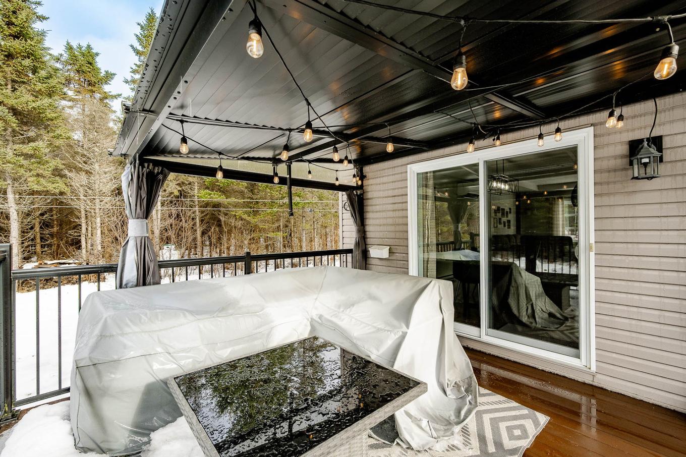 Patio - 15 Ch. Armand-Martineau, Saint-Herménégilde, QC -