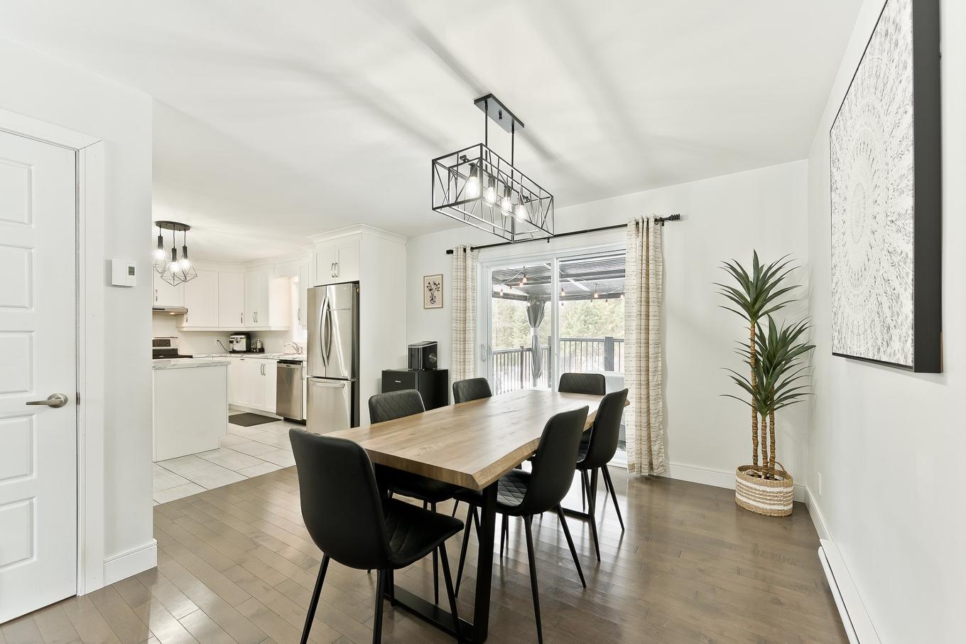 Dining room - 15 Ch. Armand-Martineau, Saint-Herménégilde, QC - Indoor Photo Showing Dining Room