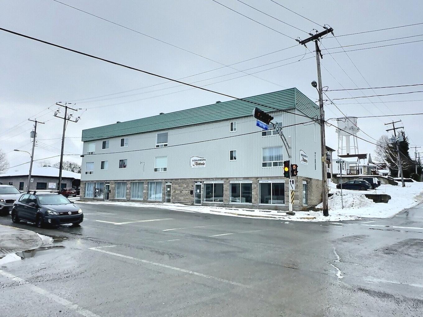 Façade - 1245 3E Avenue, Val-D'Or, QC -