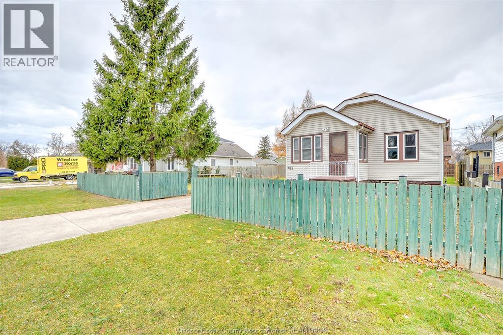 782 Charlotte, Windsor, ON - Outdoor