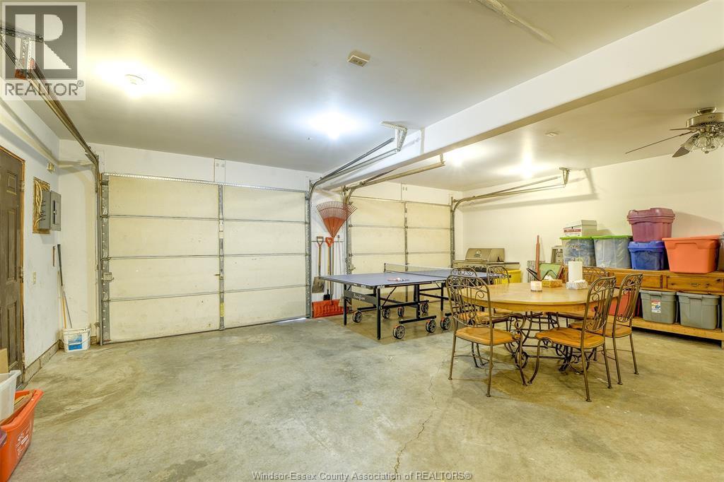 782 Charlotte, Windsor, ON - Indoor Photo Showing Garage