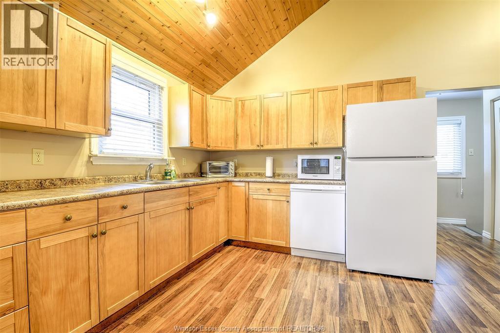782 Charlotte, Windsor, ON - Indoor Photo Showing Kitchen
