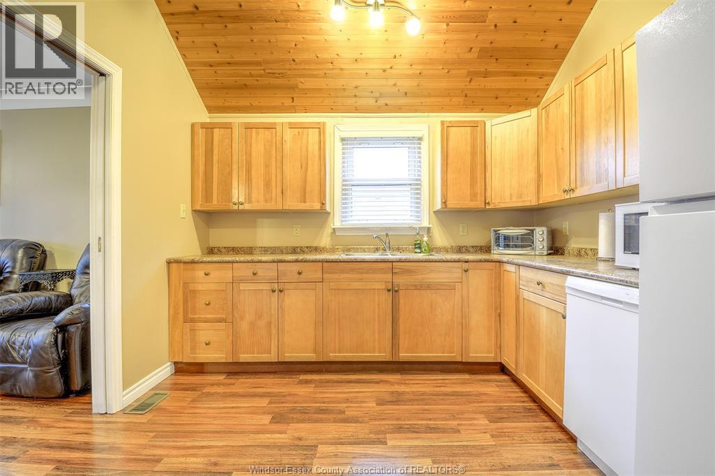 782 Charlotte, Windsor, ON - Indoor Photo Showing Kitchen