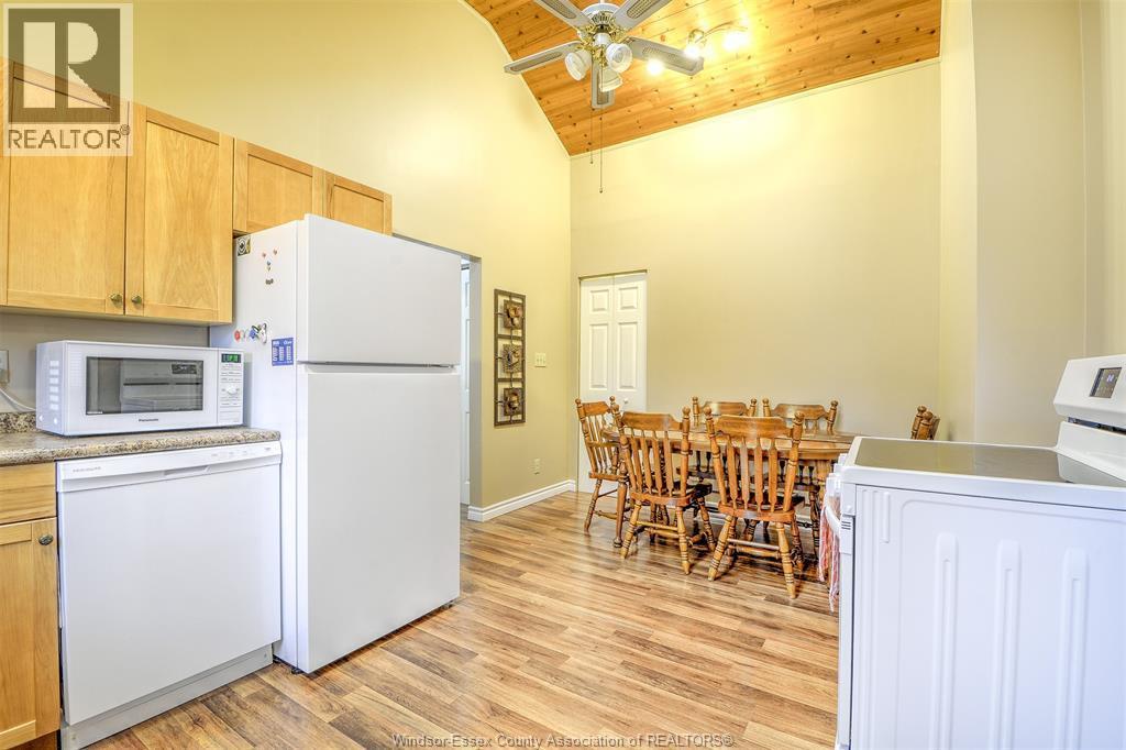782 Charlotte, Windsor, ON - Indoor Photo Showing Kitchen