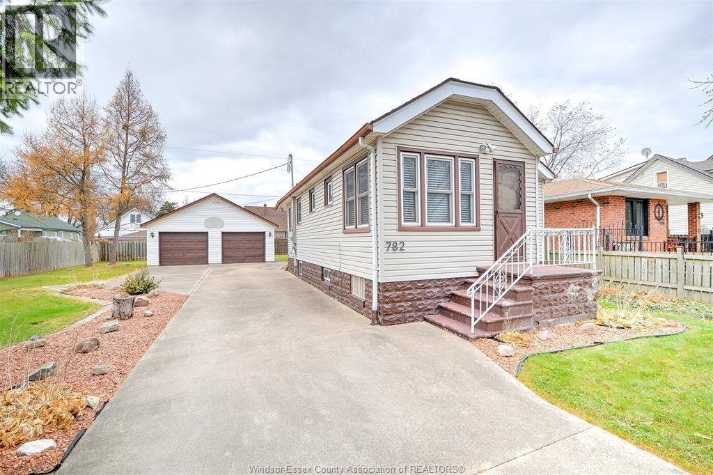 782 Charlotte, Windsor, ON - Outdoor With Deck Patio Veranda