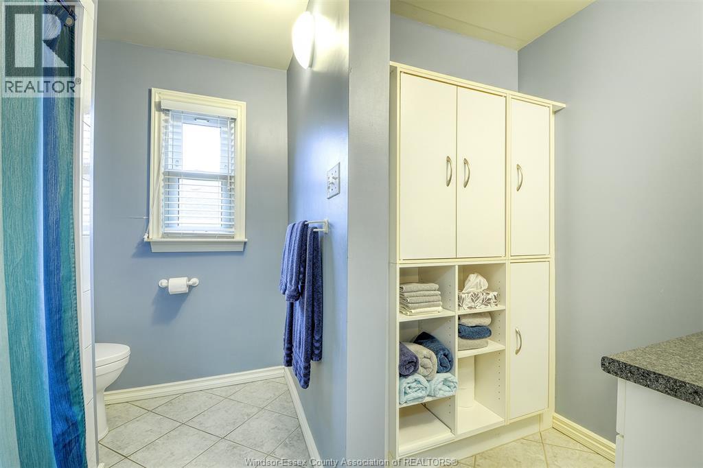 782 Charlotte, Windsor, ON - Indoor Photo Showing Bathroom