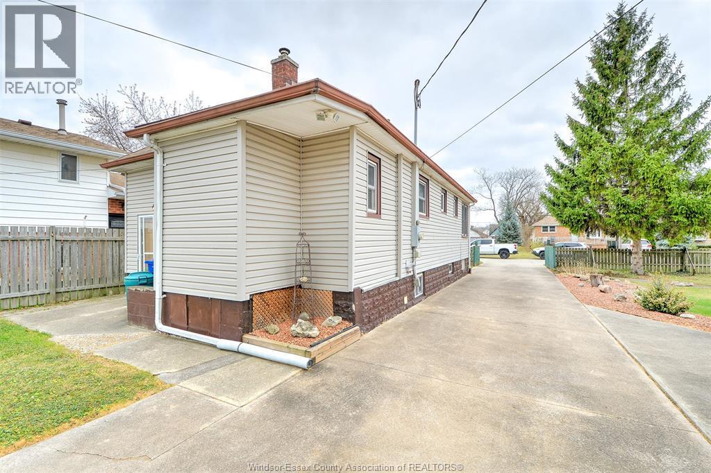 782 Charlotte, Windsor, ON - Outdoor