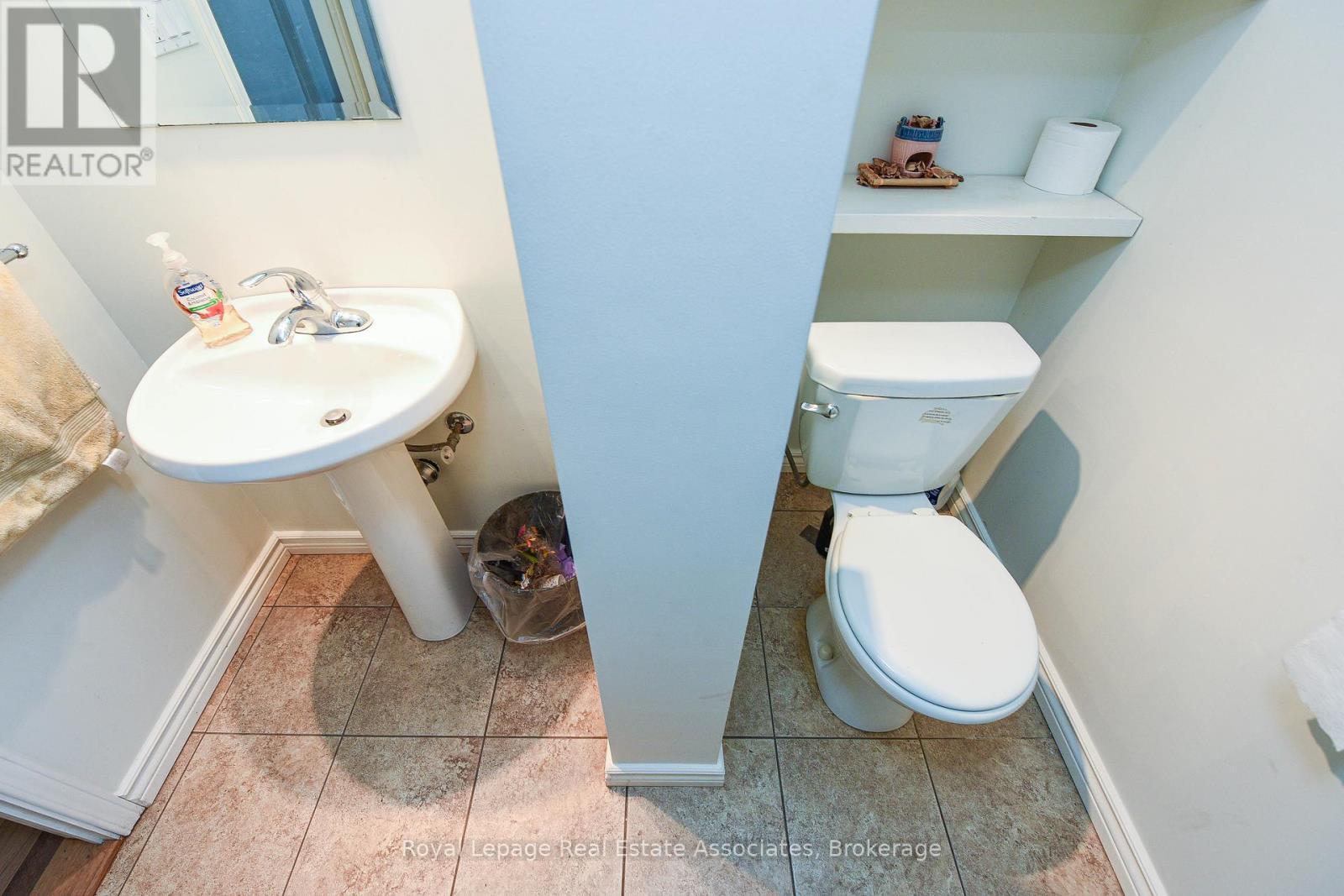 270 Lakeshore Road E, Mississauga, ON