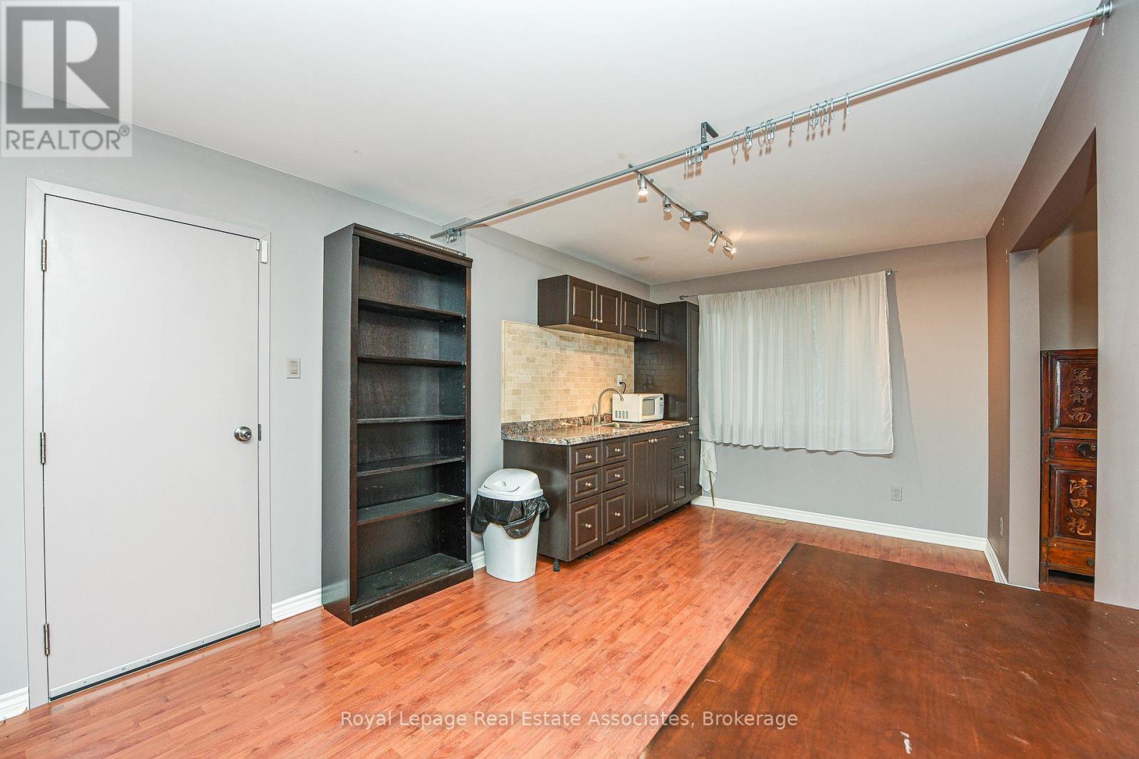 270 Lakeshore Road E, Mississauga, ON