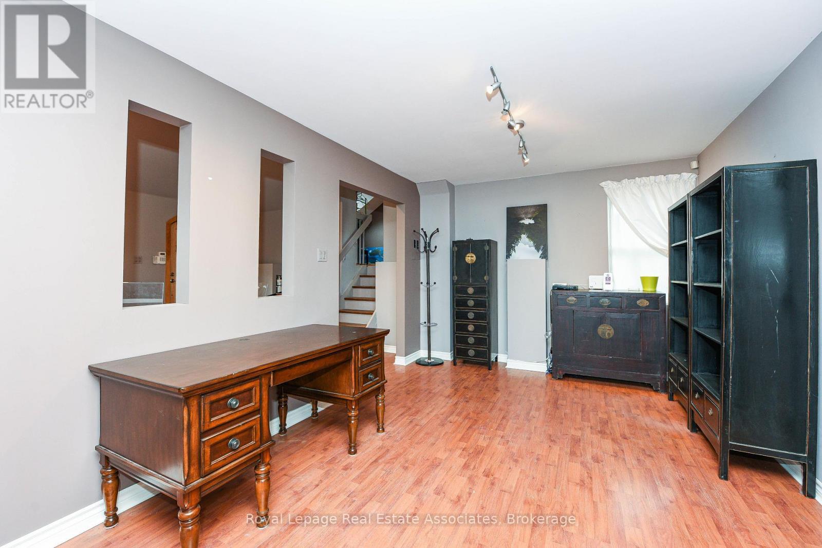 270 Lakeshore Road E, Mississauga, ON