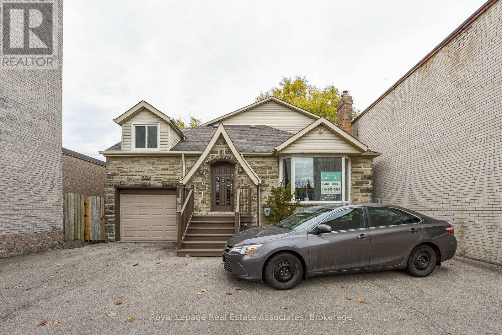 270 Lakeshore Road E, Mississauga, ON