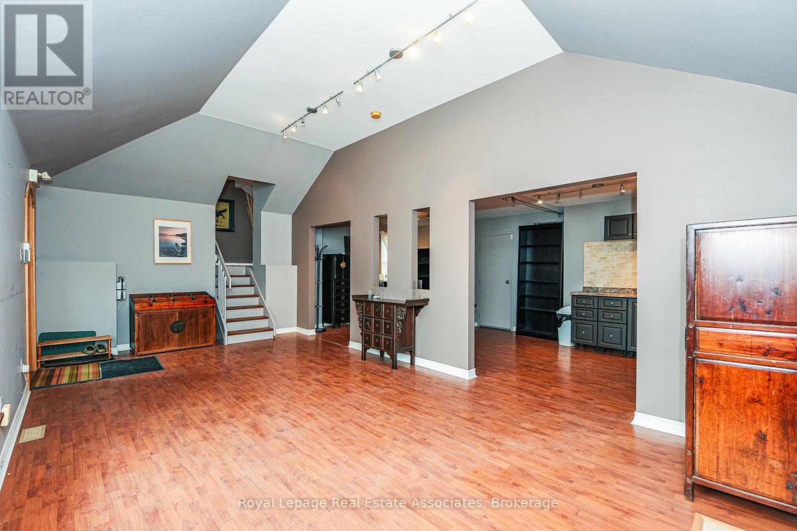 270 Lakeshore Road E, Mississauga, ON