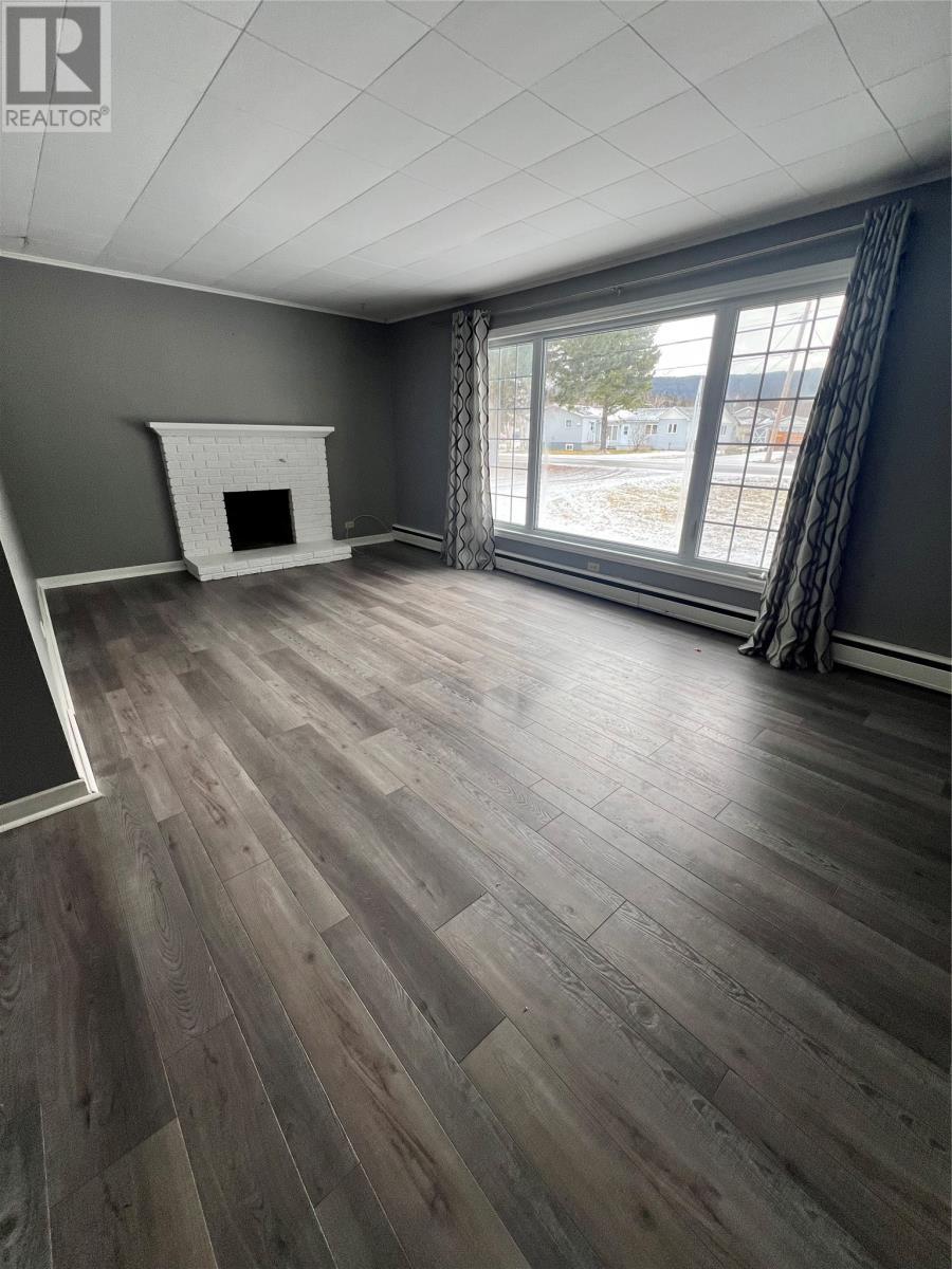 93 Midland Row, Pasadena, NL - Indoor Photo Showing Other Room