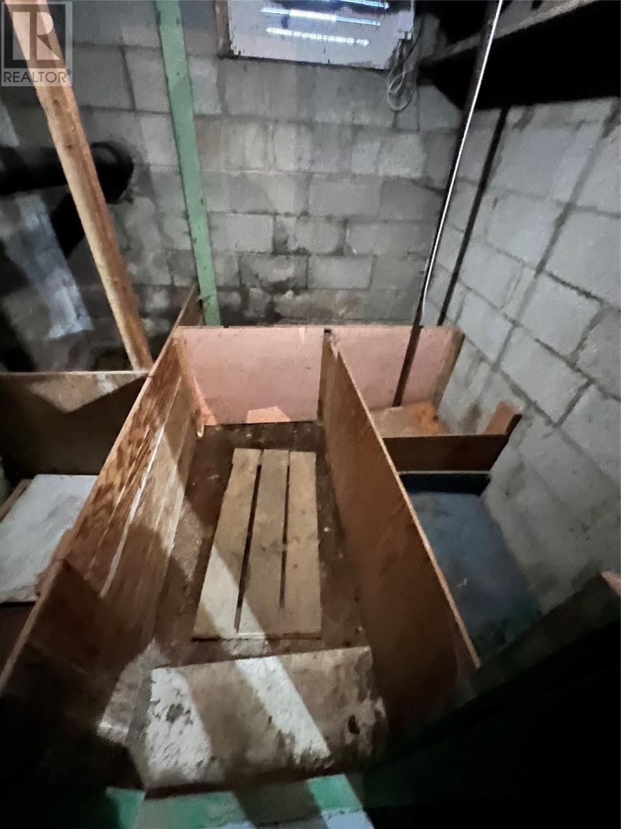 93 Midland Row, Pasadena, NL -