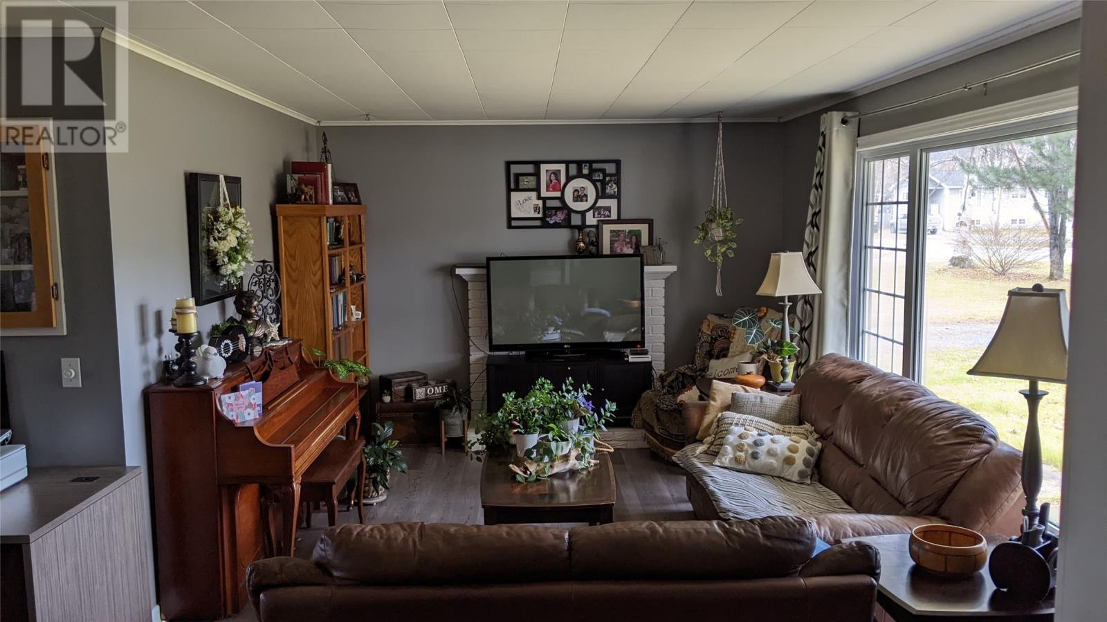 93 Midland Row, Pasadena, NL - Indoor