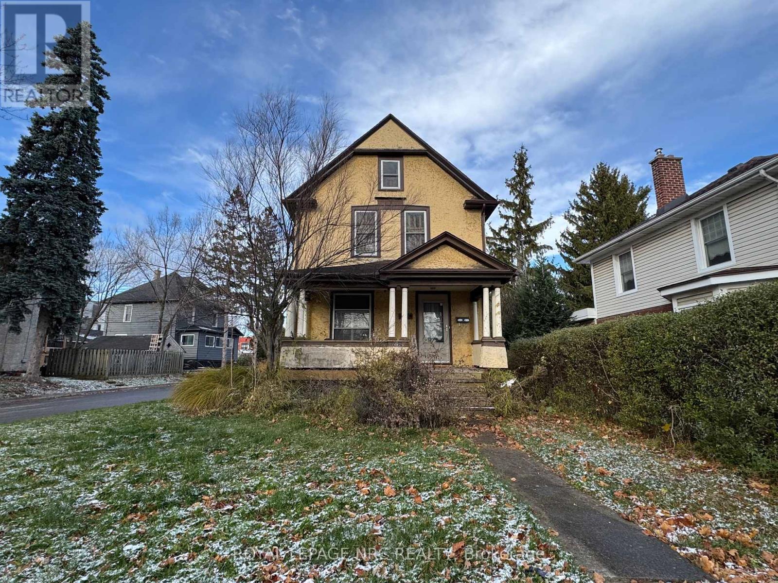 4579 Eastwood Crescent, Niagara Falls (Downtown), ON - Outdoor With Facade