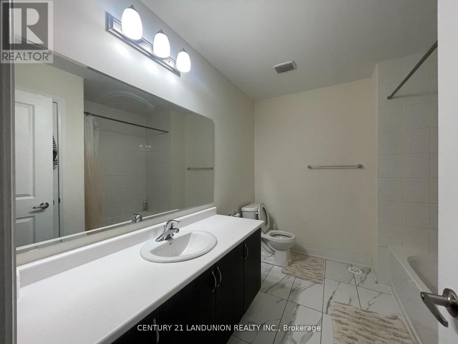 17 Mcconaghy Court, Vaughan, ON - Indoor Photo Showing Bathroom