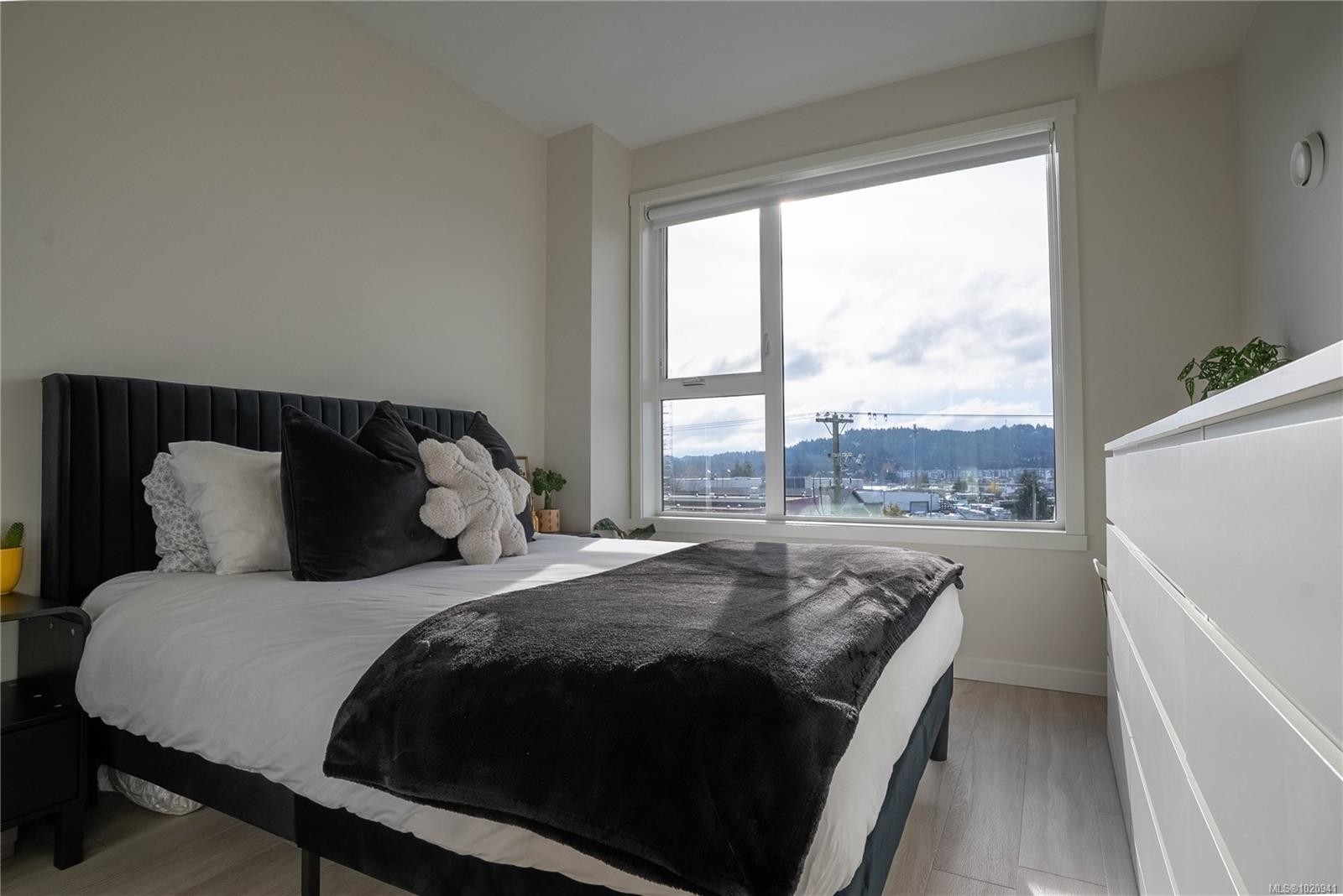 403-842 Orono Ave, Langford, BC - Indoor Photo Showing Bedroom