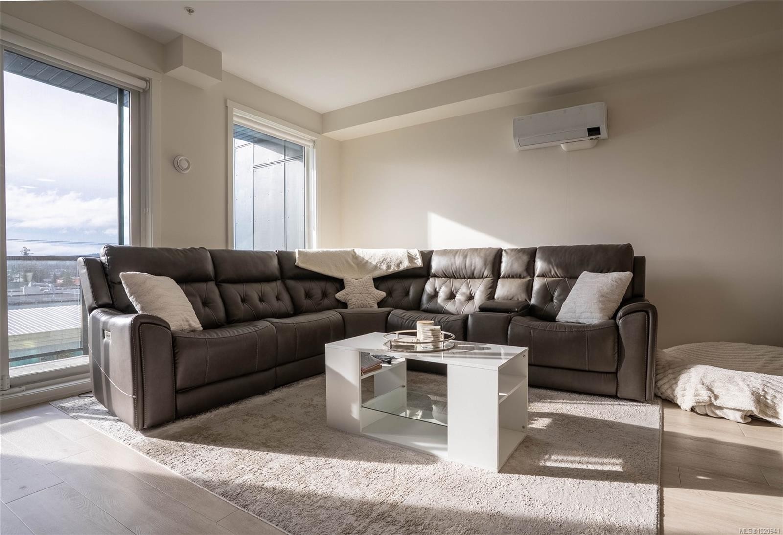 403-842 Orono Ave, Langford, BC - Indoor Photo Showing Living Room