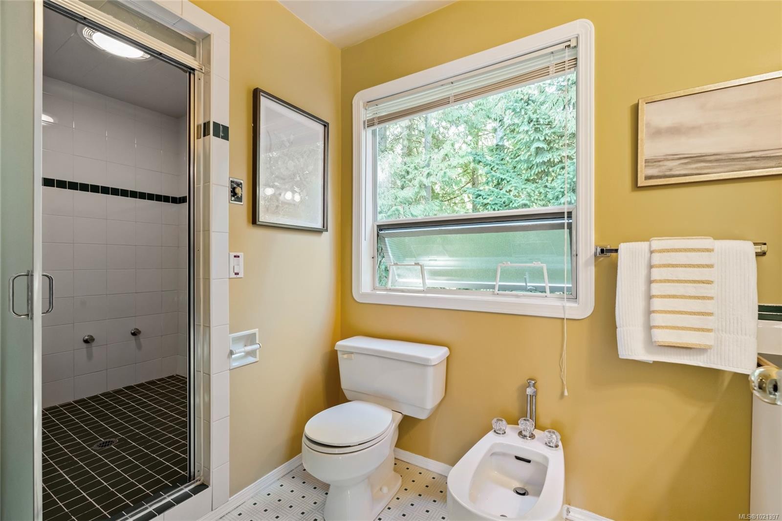 1575 Dean Park Rd, North Saanich, BC