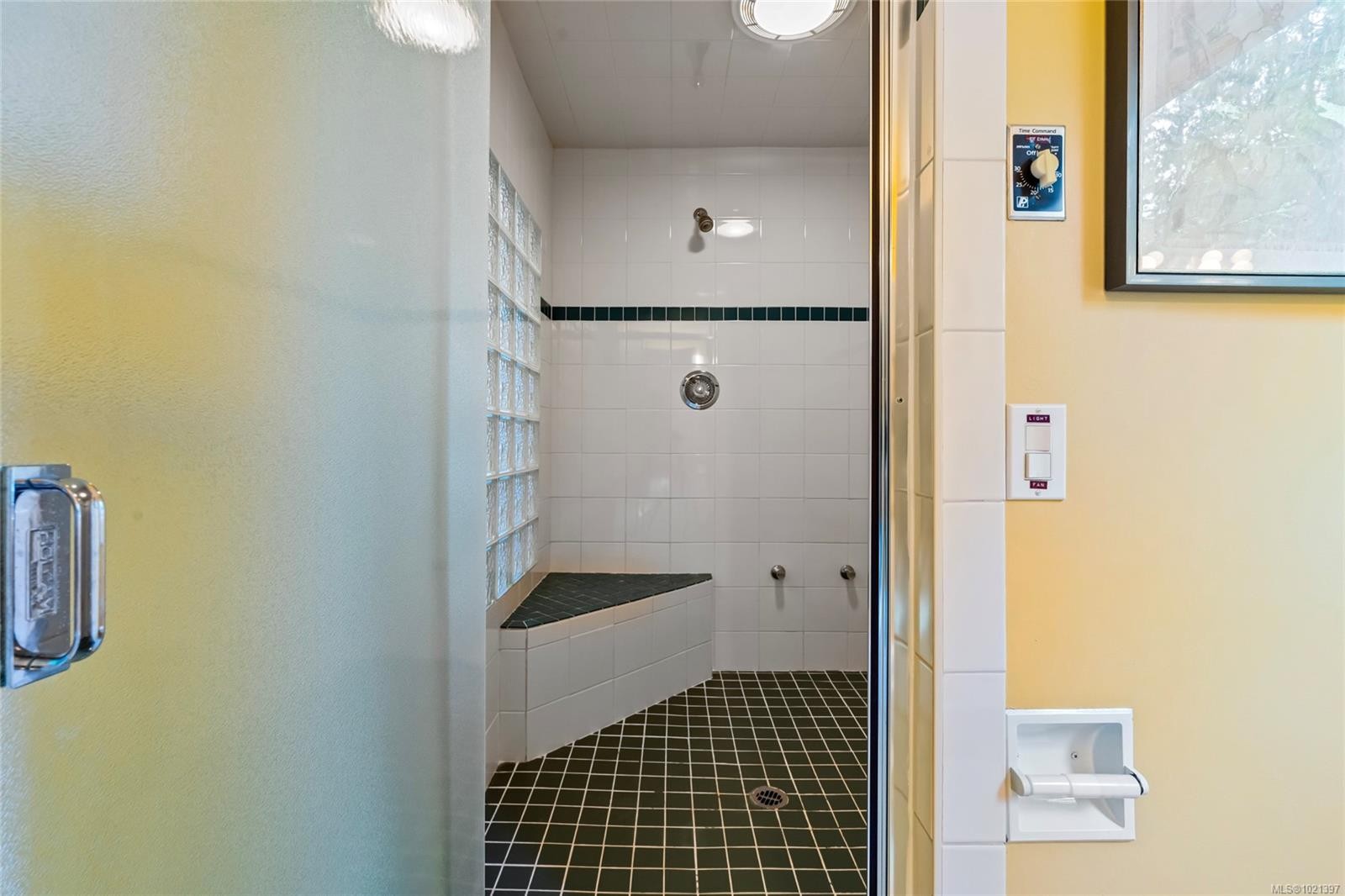 1575 Dean Park Rd, North Saanich, BC