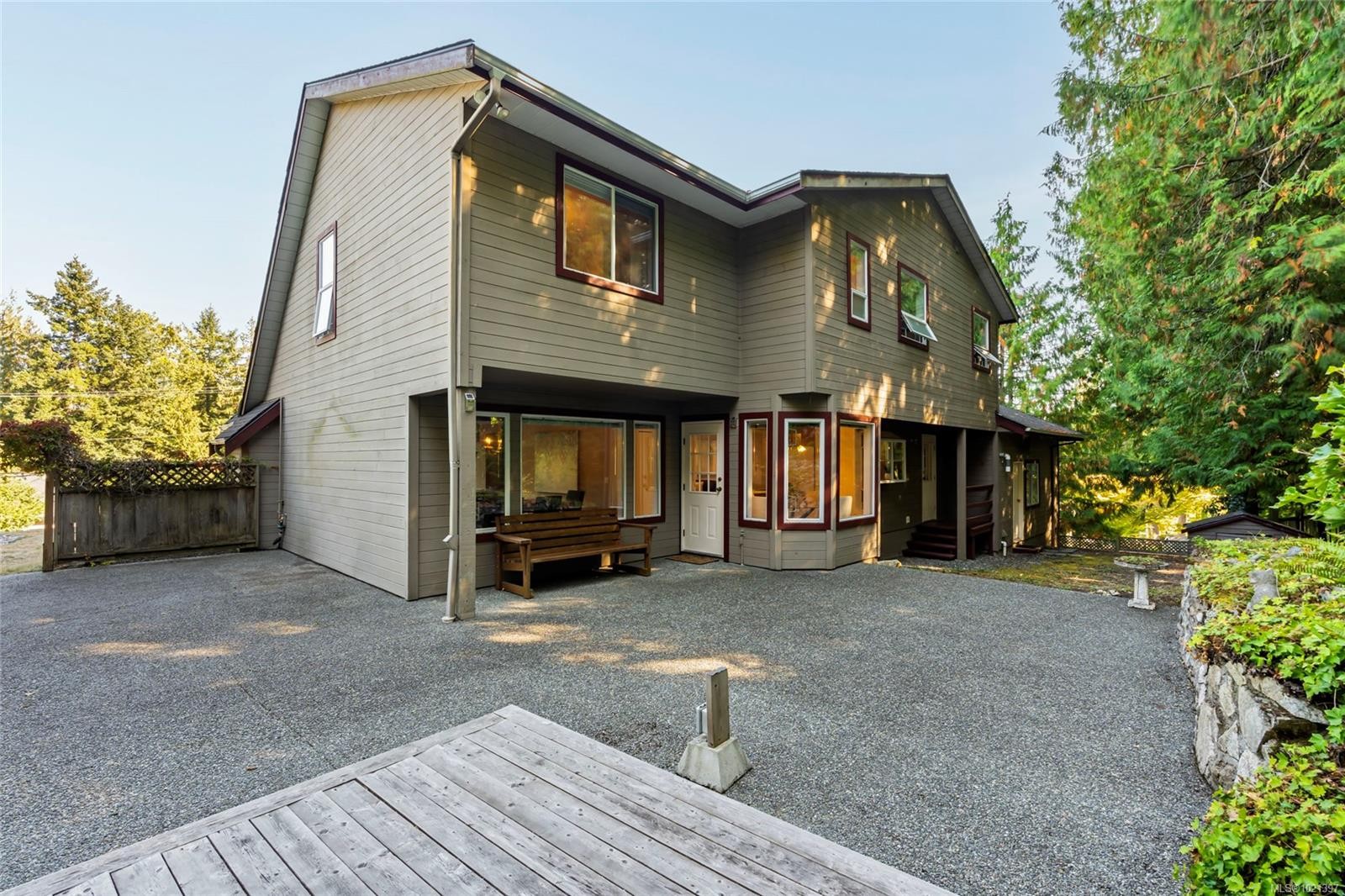 1575 Dean Park Rd, North Saanich, BC