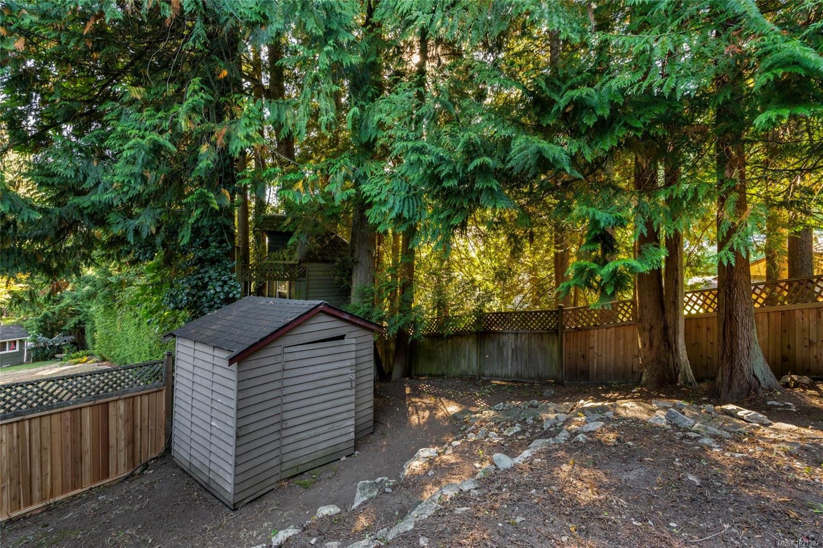 1575 Dean Park Rd, North Saanich, BC