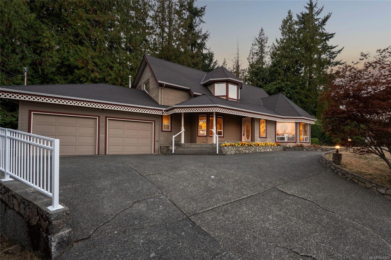 1575 Dean Park Rd, North Saanich, BC