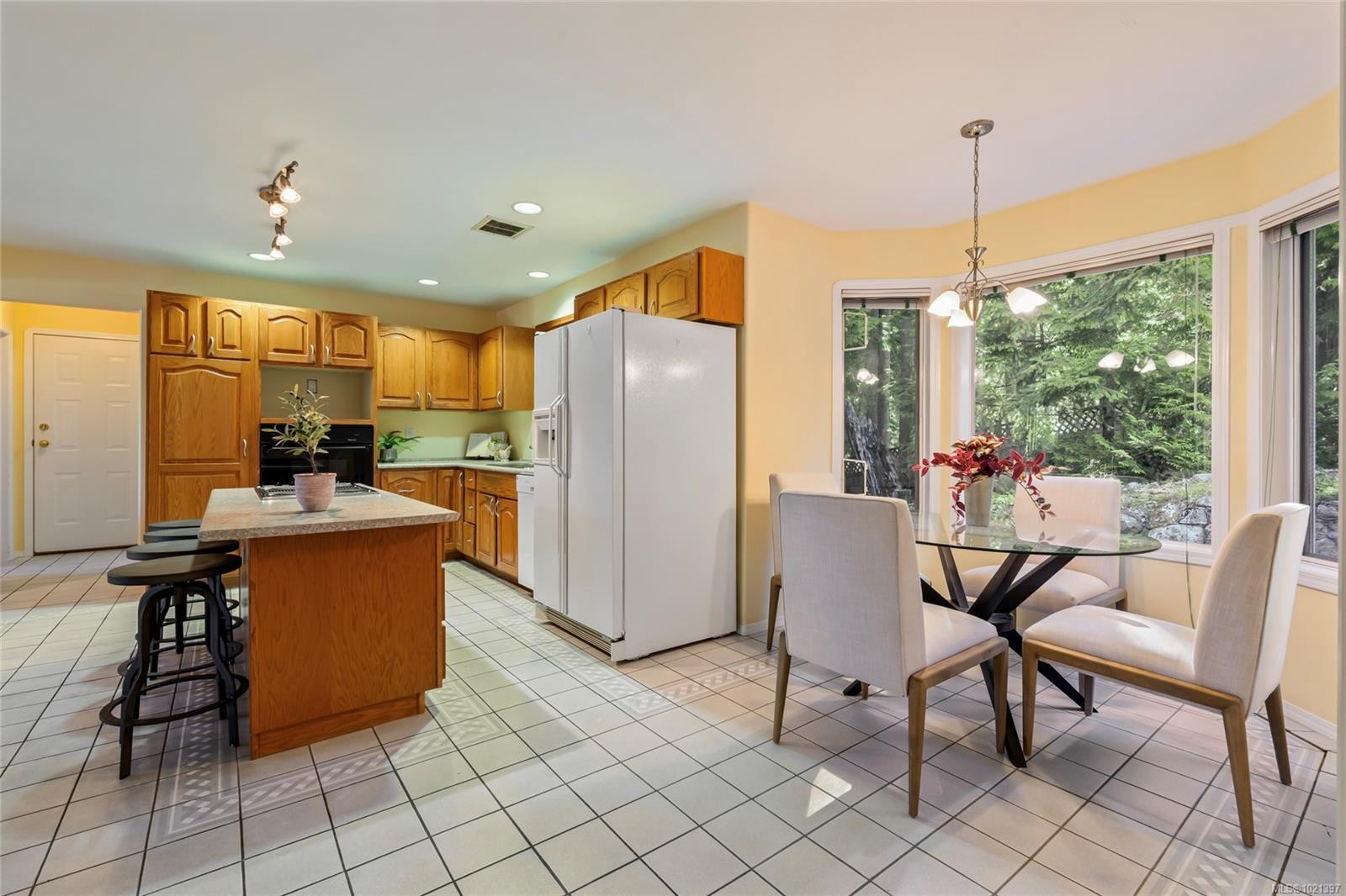 1575 Dean Park Rd, North Saanich, BC