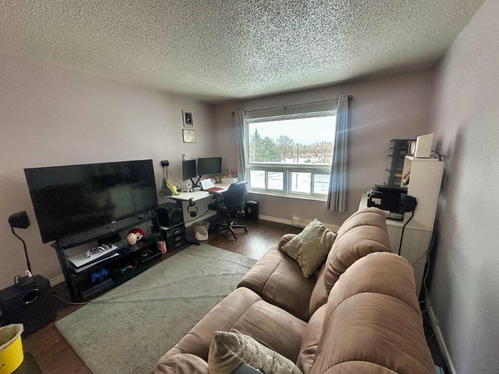 307 630 Sherrington Drive, Thunder Bay, ON - Indoor Photo Showing Living Room