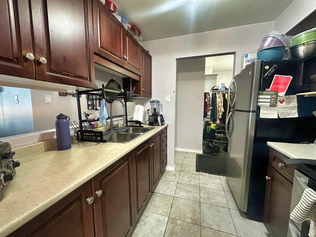 307 630 Sherrington Drive, Thunder Bay, ON - Indoor Photo Showing Kitchen With Double Sink