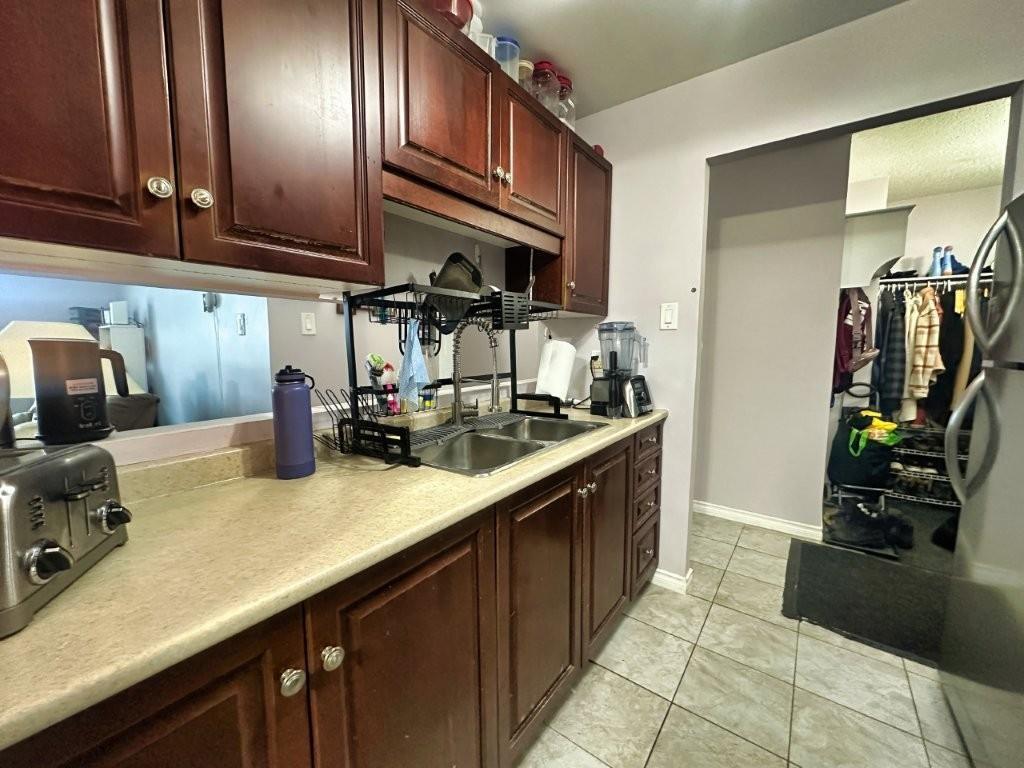 307 630 Sherrington Drive, Thunder Bay, ON - Indoor Photo Showing Kitchen With Double Sink
