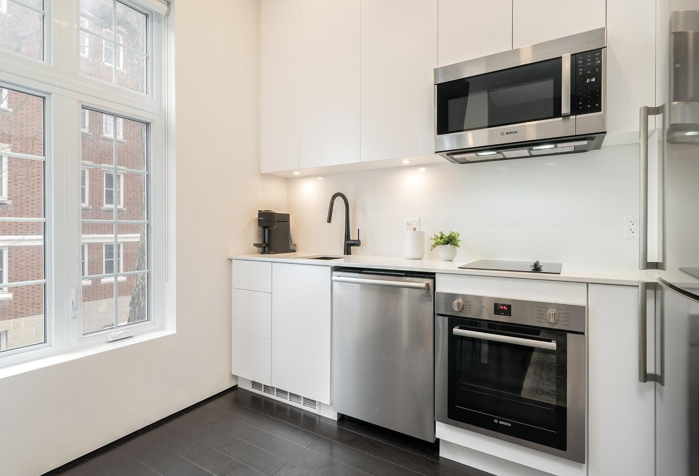 Kitchen - 407 - 413 Av. Édouard-Charles, Montréal (Outremont), QC - Indoor Photo Showing Kitchen With Upgraded Kitchen
