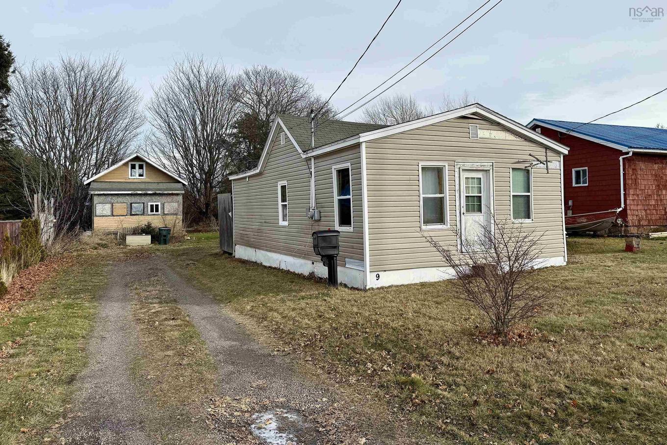 9 Victor Avenue, Amherst, NS