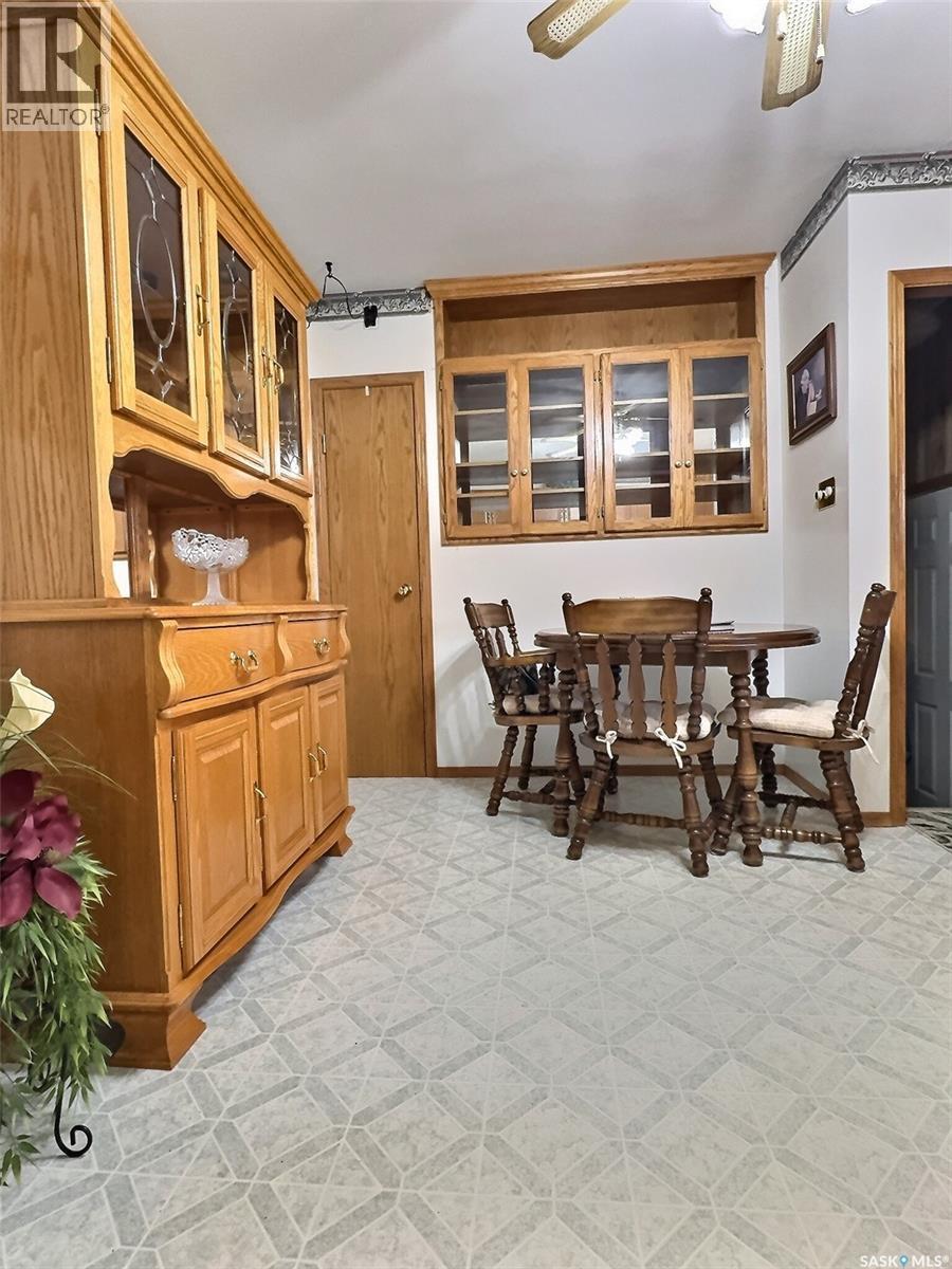 127 Mcdonald Road, Estevan, SK - Indoor Photo Showing Dining Room