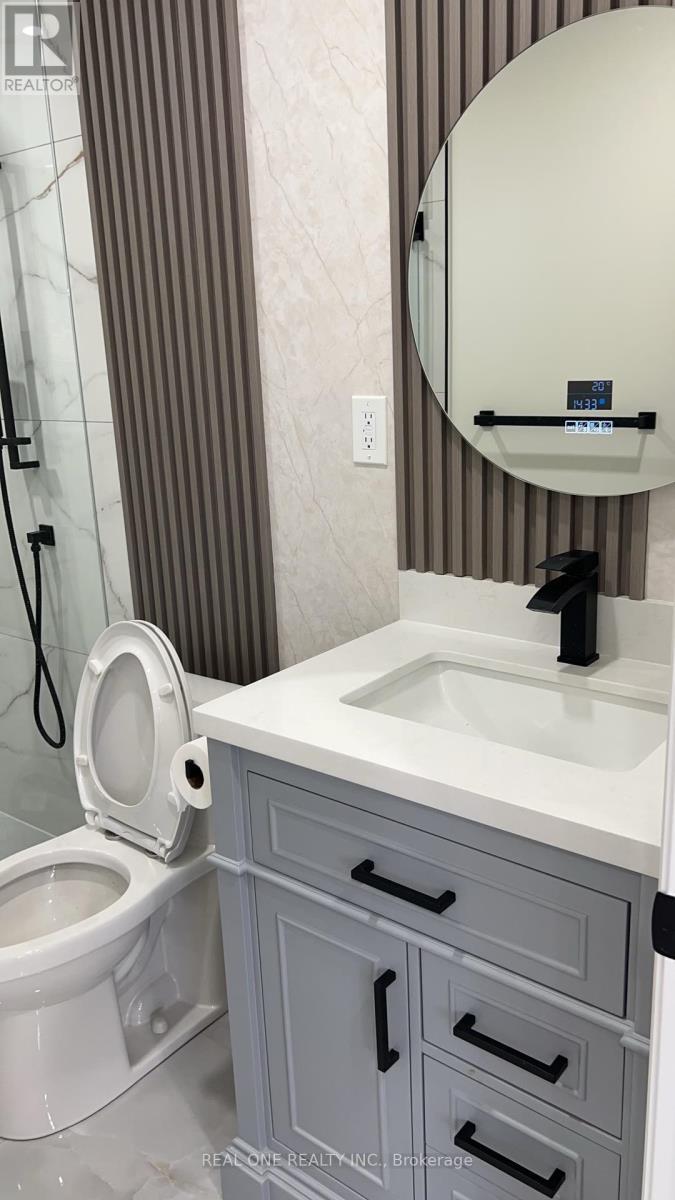 Upper Level - 3366 Strabane Drive, Mississauga, ON - Indoor Photo Showing Bathroom