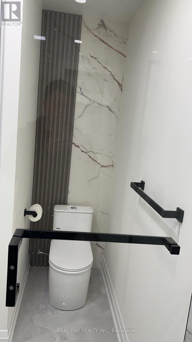 Upper Level - 3366 Strabane Drive, Mississauga, ON - Indoor Photo Showing Bathroom