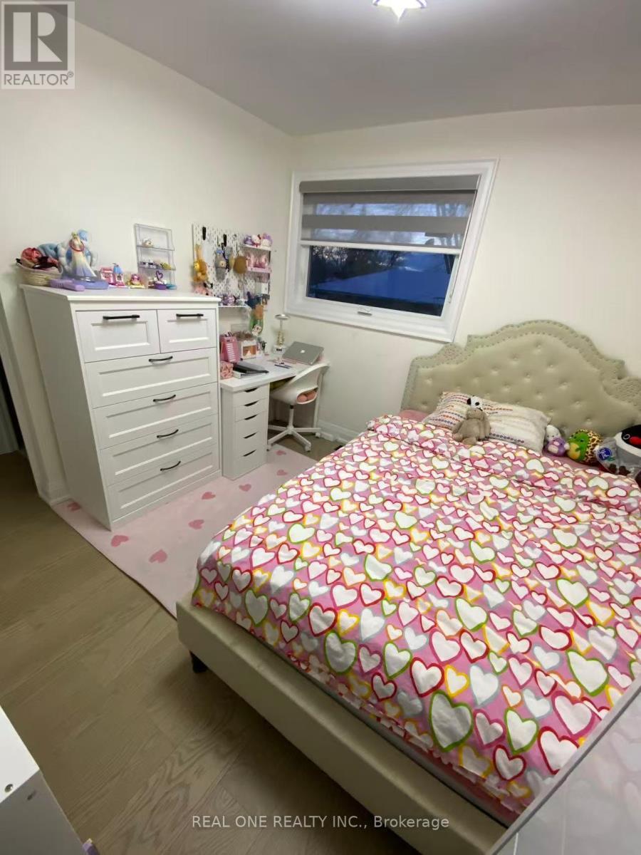 Upper Level - 3366 Strabane Drive, Mississauga, ON - Indoor Photo Showing Bedroom