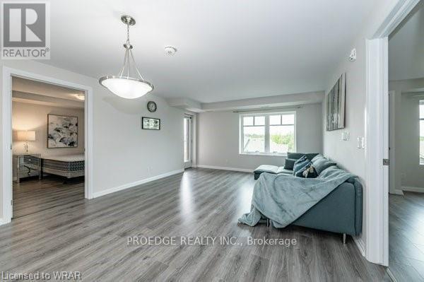 306 - 778 Laurelwood Drive, Waterloo, ON - Indoor Photo Showing Living Room
