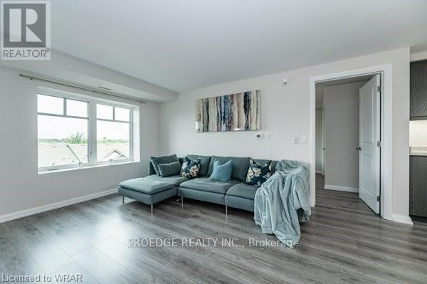 306 - 778 Laurelwood Drive, Waterloo, ON - Indoor Photo Showing Living Room